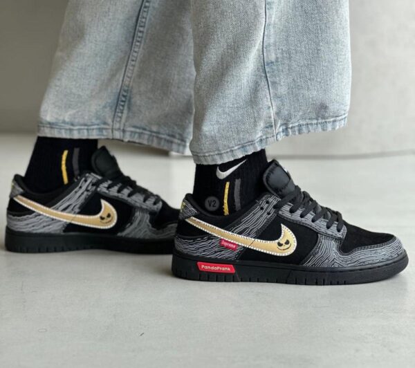 Nike SB Dunk Low x Supreme. - Image 2
