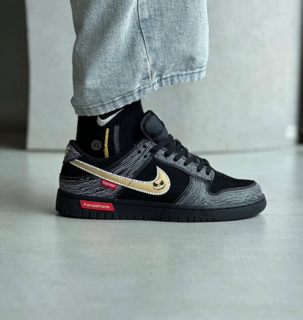 Nike SB Dunk Low x Supreme.